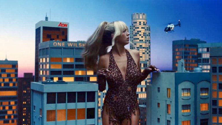Fantasia gigante de Sydney Sweeney em Euphoria rouba a cena e antecipa remake de Tim Burton