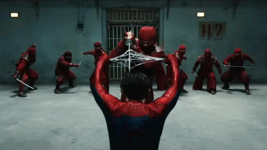 Novas imagens de Homem-Aranha revelam antagonista surpresa em filme “Uma Nova Geração”
