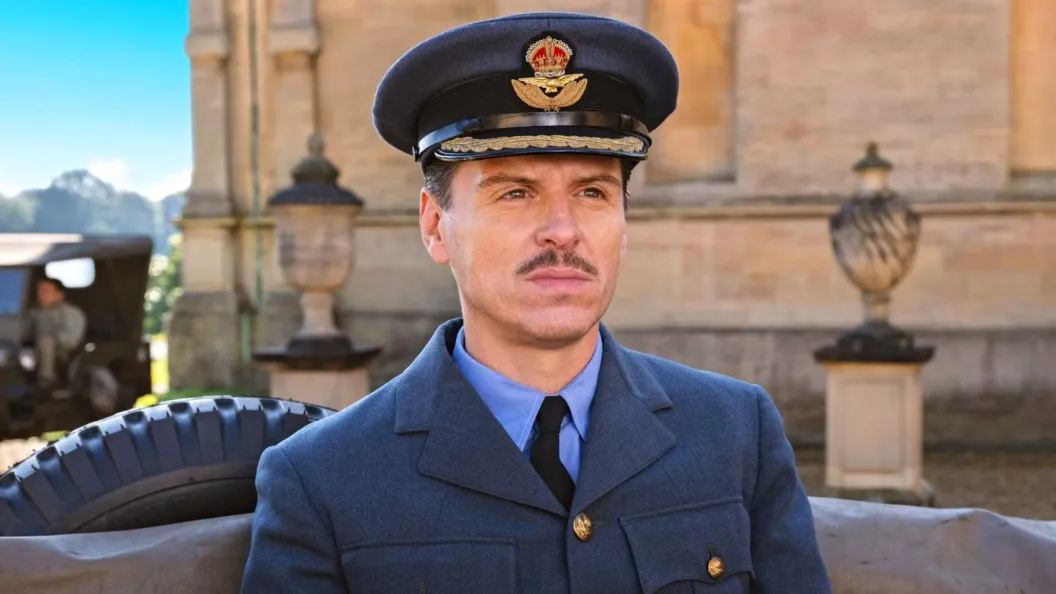 Filme de guerra com Andrew Scott revela bastidores do planejamento da invasão à Normandia