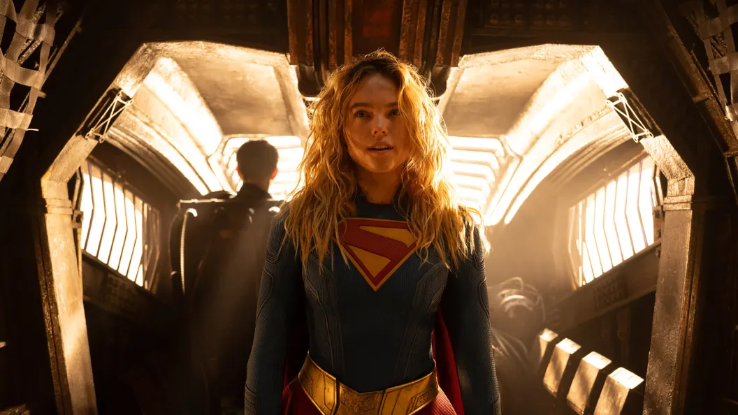 Supergirl muda visual na nova adaptação e aposta em roupas casuais e simbolismo emocional