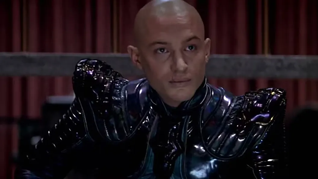 Tom Hardy sofreu desrespeito durante filmagem de Star Trek: Nemesis, revela estrela da franquia