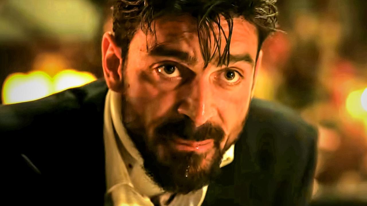 Significado do Vinho Toco na Temporada 2 de The Gentlemen e a Presença do Ego de Cico